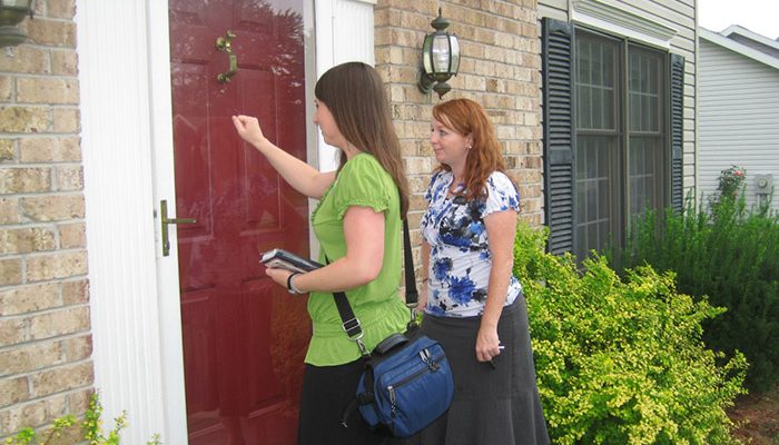 Mormon Sister missionaries