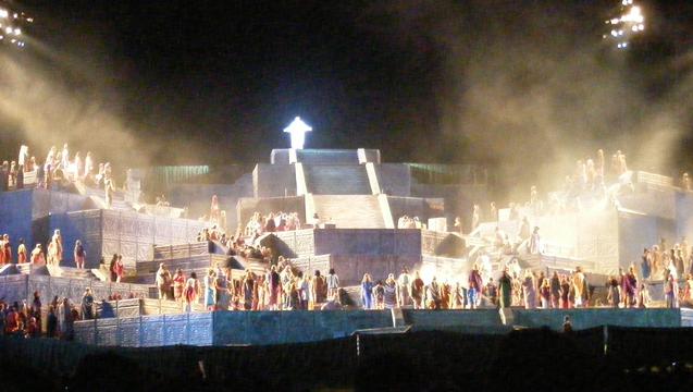 Christ appears at the climax of the Hill Cumorah Pageant