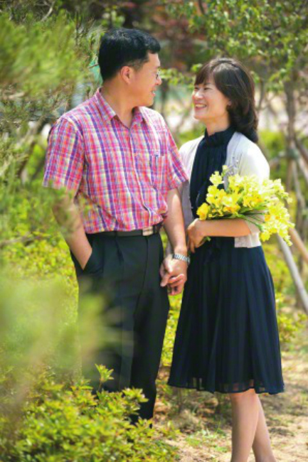 Korean couple holding hands, flowers, continued courtship