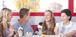 teenagers dating and eating ice cream