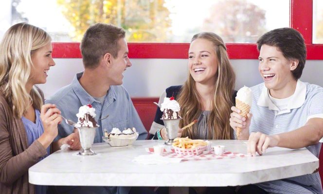 teenagers dating and eating ice cream