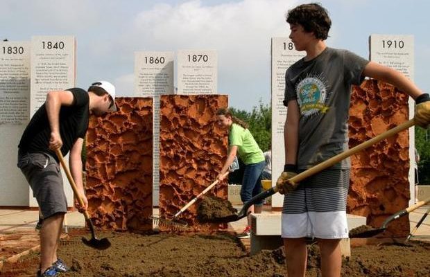 Mormon youth join with veterans to spruce up memorial