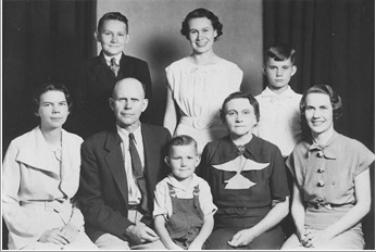 Family portrait of L. Tom Perry, his parents and siblings