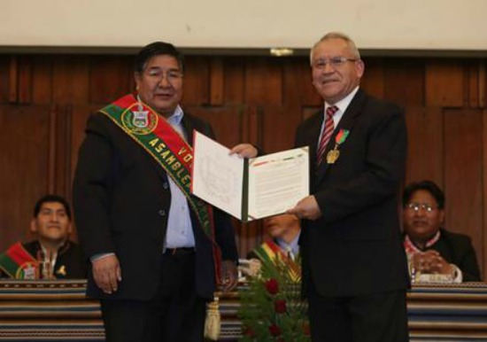 Bolivia Gives Award to LDS Church