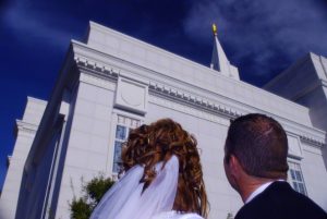 Couple in front of Bountiful Temple
