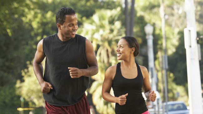 married couple running together to achieve a fit marriage
