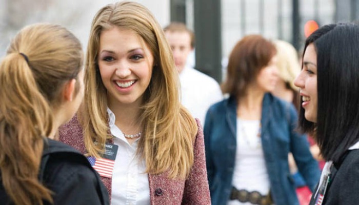 sister missionaries talking to a woman