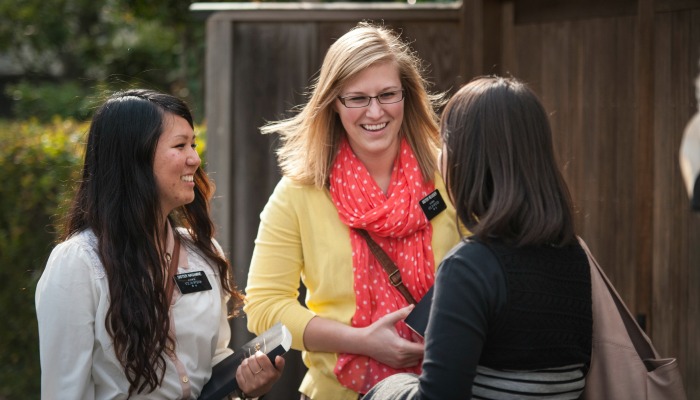 Sister missionaries sharing the gospel - image via mormonnewsroom.org