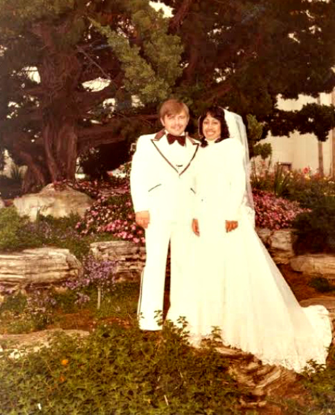 Couple's wedding picture in picturesque garden setting