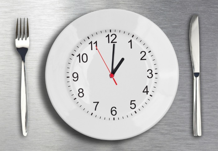 eat slower clock utensils