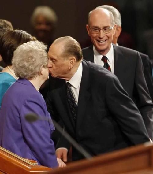 President Monson kissing Sister Monson