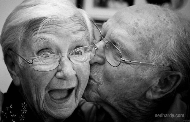 cute old couple kissing