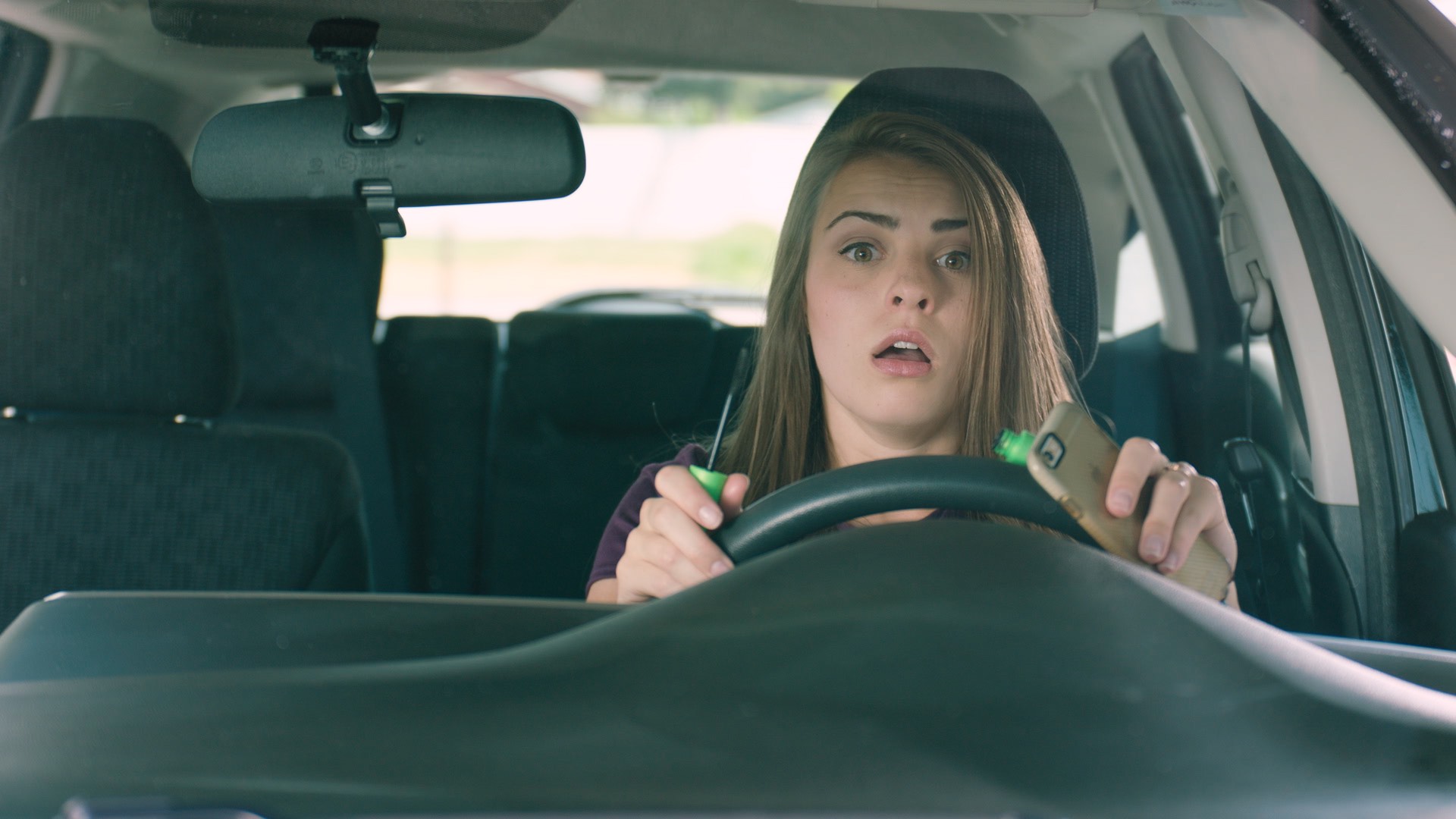 putting on makeup distracted driving