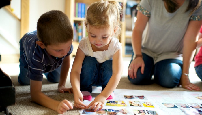 A family coloring together