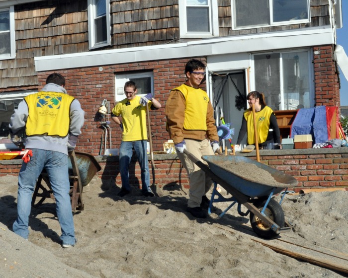 Volunteers with Mormon Helping Hands