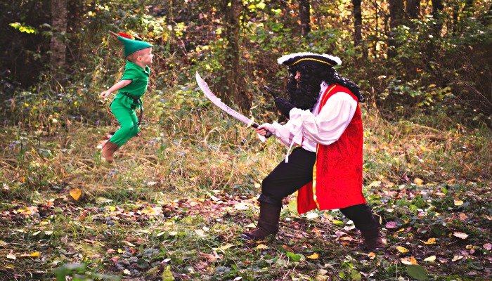 dramatization of Captain Hook fighting Peter Pan