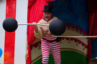 Circus weight lifter