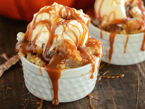 caramel apple dump cake