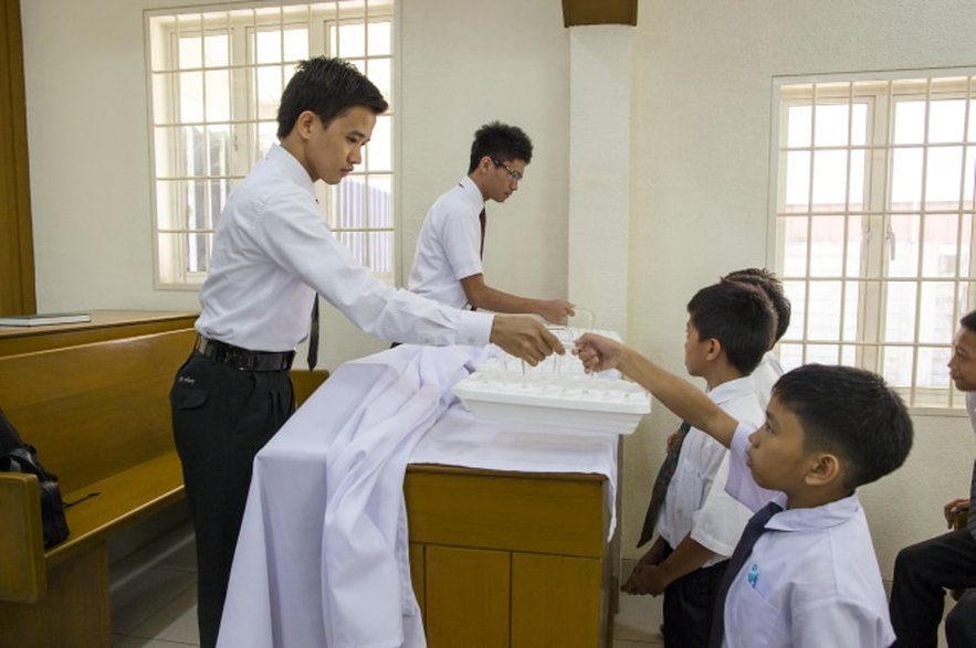 Philippines deacons preparing to pass sacrament