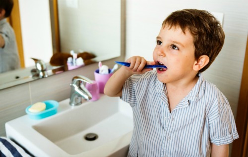 Kid brushing teeth