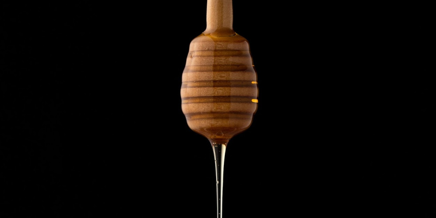 A photo of honey.