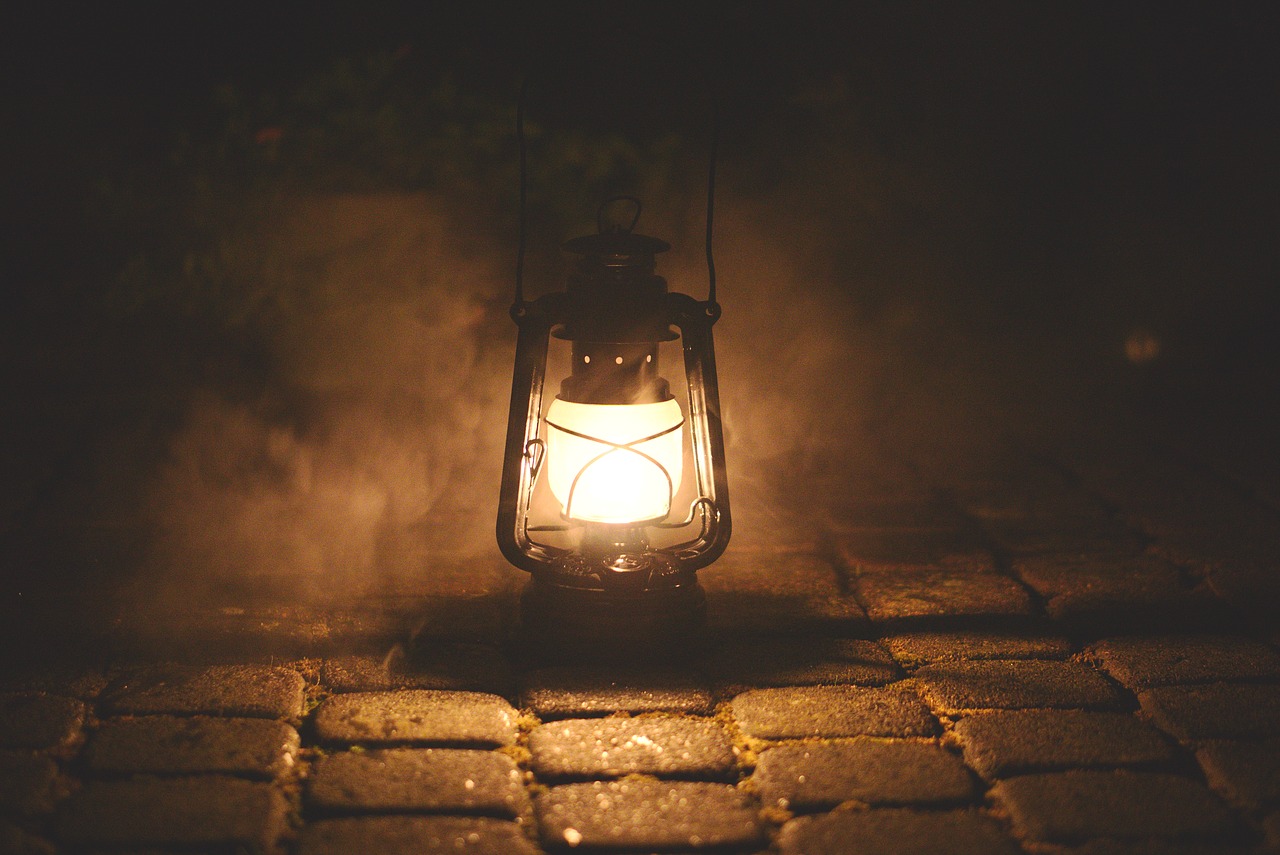 light fire lantern