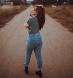 girl wearing mom jeans standing in road