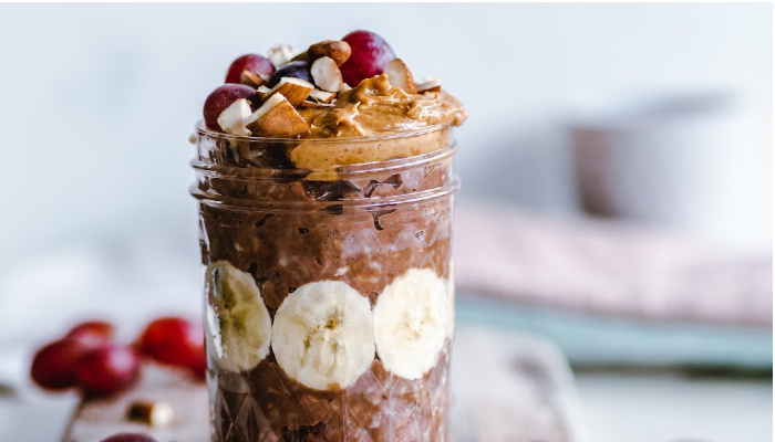 overnight oats with chocolate and fruit