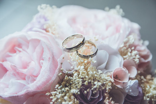 wedding rings sitting on flowers