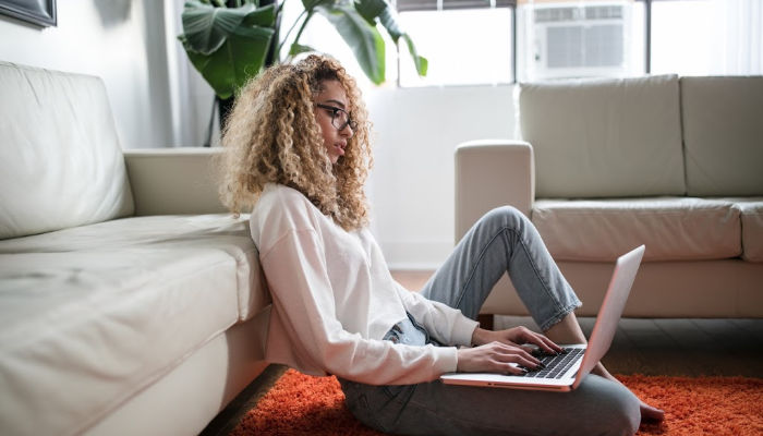 woman sitting on the floor and working from home