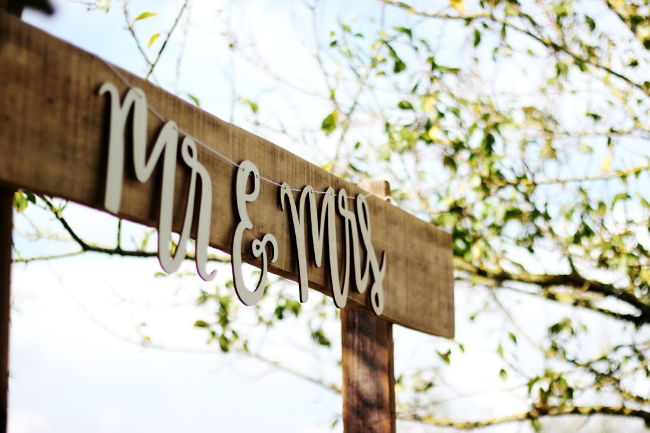 mr and mrs sign on wedding day