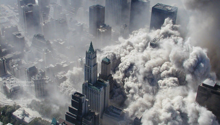 smoke in new york city after the 9/11 attacks