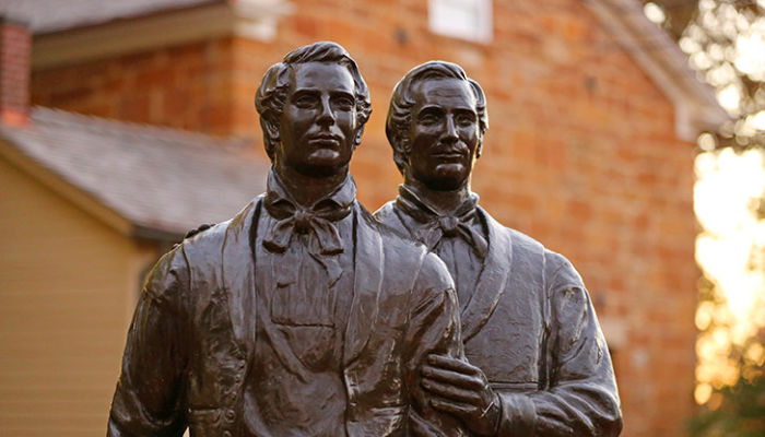 joseph and hyrum smith at carthage jail statue