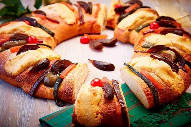 rosco de reyes or kings cake for three king's day celebrating the three wise men